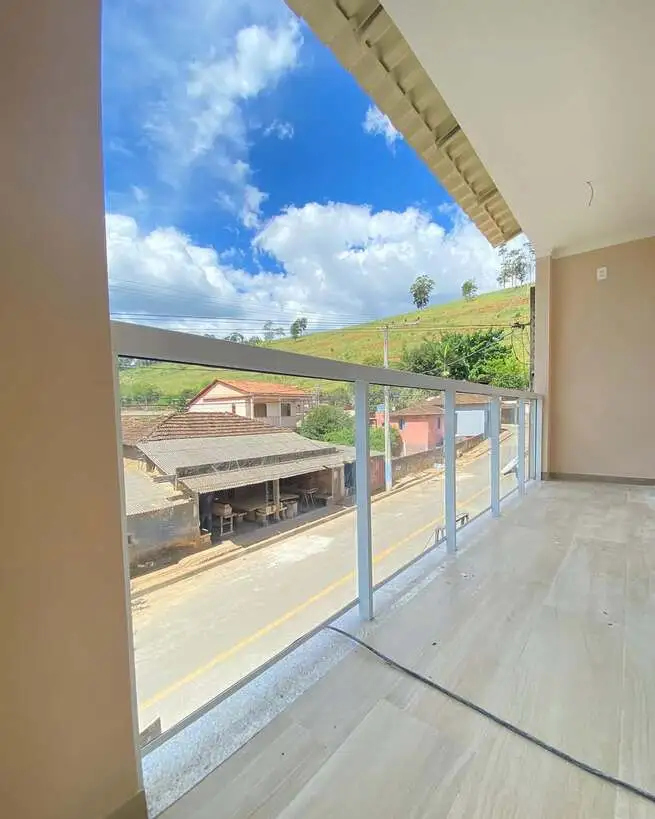 Guarda-corpo de vidro em Paulínia com acabamento residencial