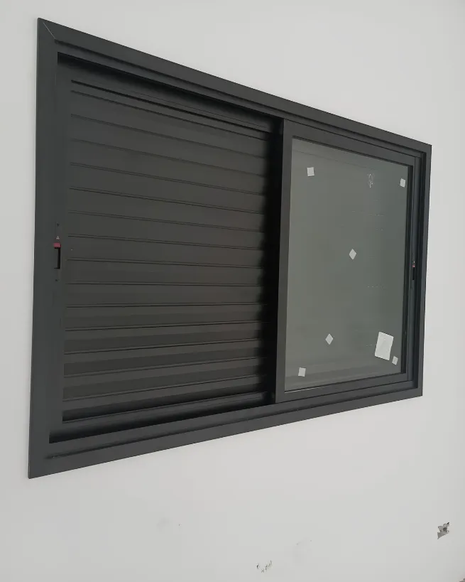 Janela de vidro em Paulínia - janela de vidro em fachada residencial